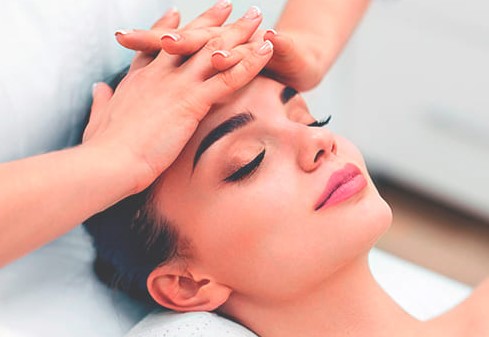Massage visage relaxant